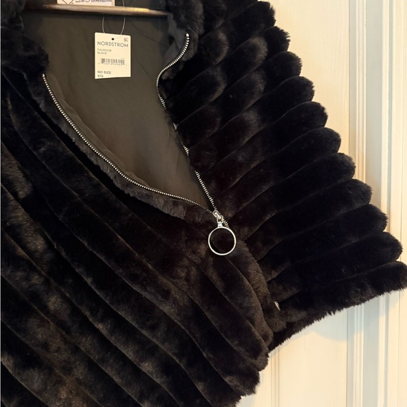 NWT La Fiorentina Faux-fur Black Poncho - Picture 6 of 13